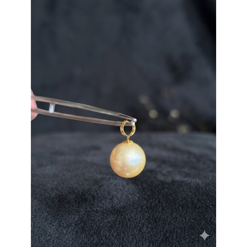 South Sea pearl pendant