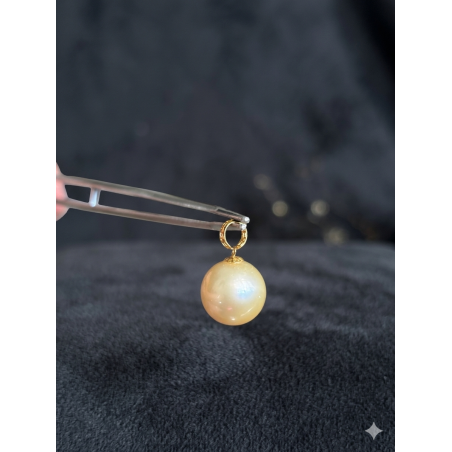 South Sea pearl pendant