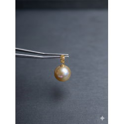 South Sea pearl pendant