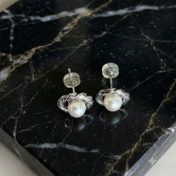 Fresh water pearl earrings