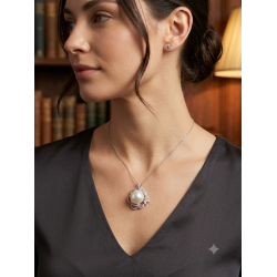 Fresh water pearl necklace