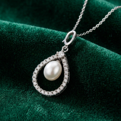 Fresh water pearl necklace